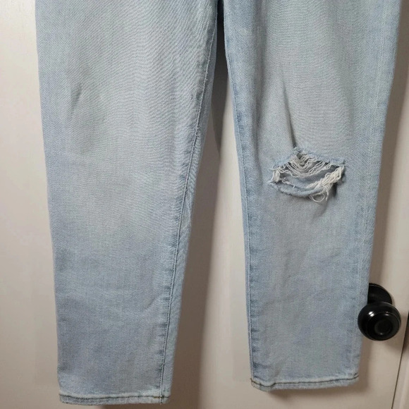 Madewell Mid-Rise Classic Straight Jeans in Wellingford Wash | Size 25P - Picture 2 of 10